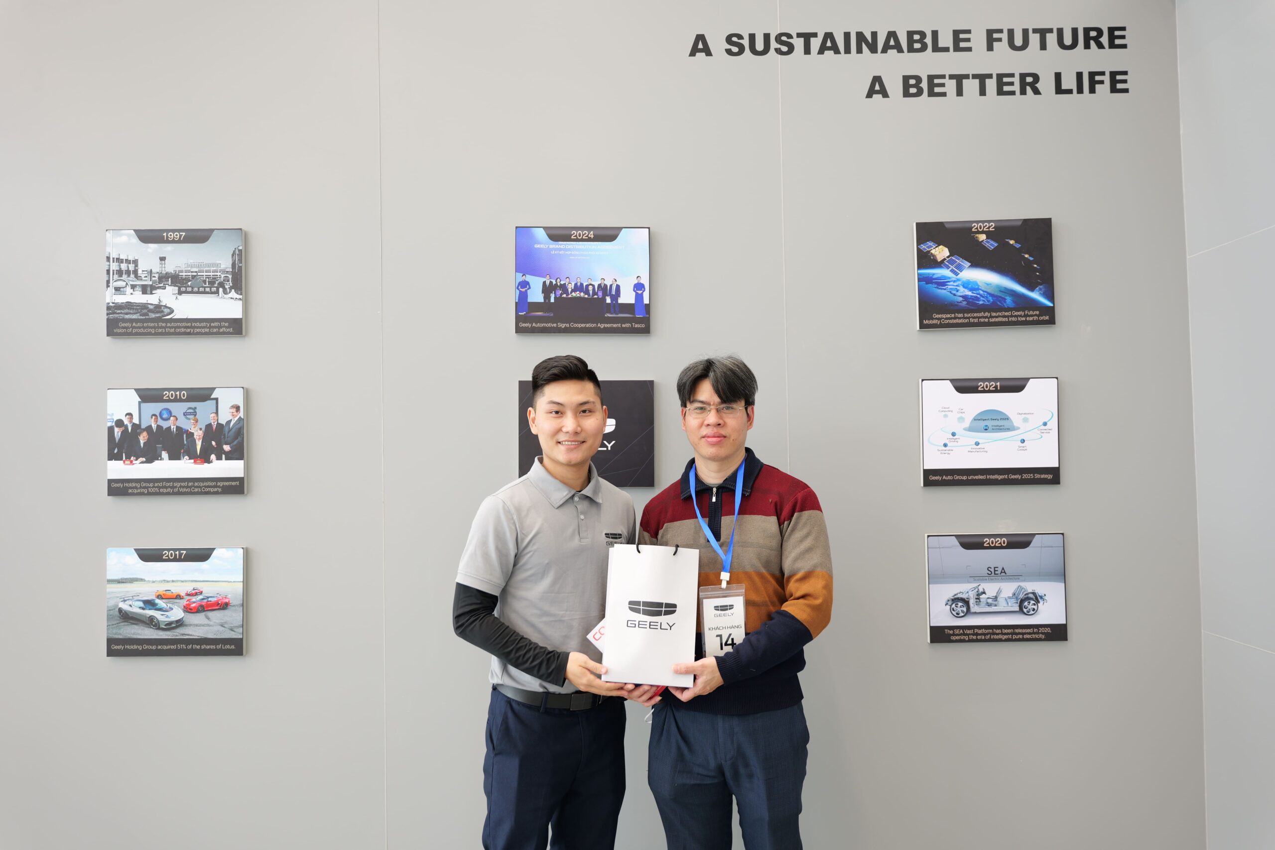 Những món quà độc quyền Geely Phạm Văn Đồng tri ân khách hàng